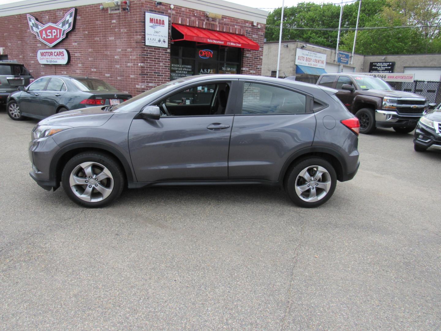 2017 Gray /Black Honda HR-V (3CZRU6H30HG) , Automatic transmission, located at 215 Milton St, Dedham, MA, 02026, (781) 329-5144, 42.241905, -71.157295 - This nice compact SUV is in excellent condition.. Runs like new. All ASPI Motor Cars vehicles are fully serviced before they are delivered to assure the highest quality used vehicles. Comes with a 3/3 warranty included in the price. Call for details. Prices on all vehicles do not include $299.9 - Photo#3